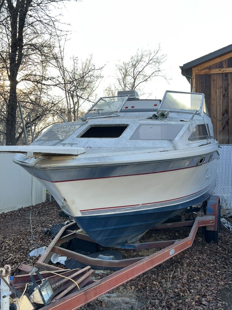 2450 Bayliner Ciera trailer not included