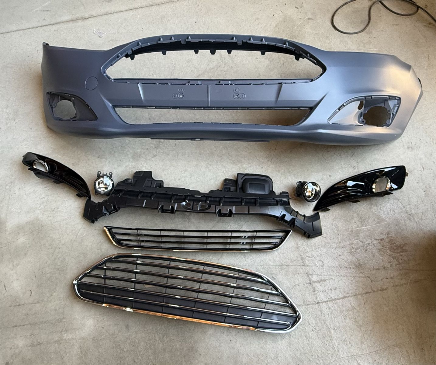 14-19 Ford Fiesta front bumper Facia kit with lights and grille