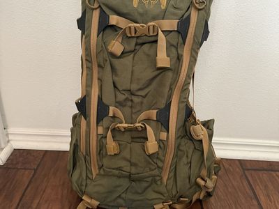 Kuiu 3600 small/ medium hunting pack