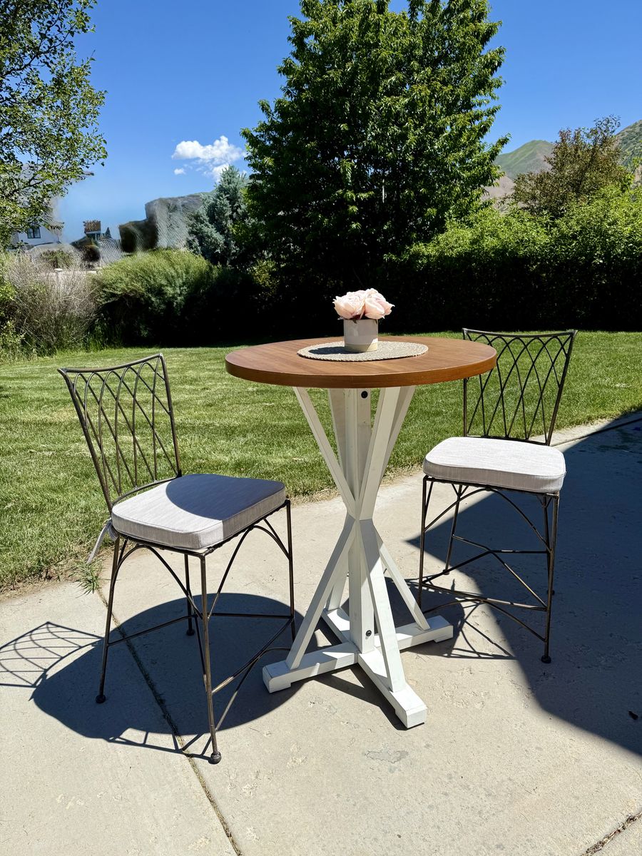 Outdoor table and chairs