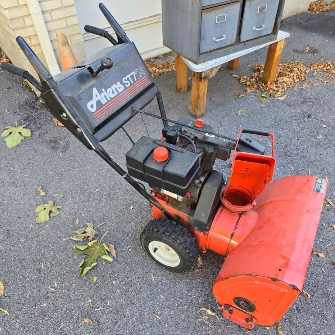 Aliens snowblower needs work broken pull rope elec