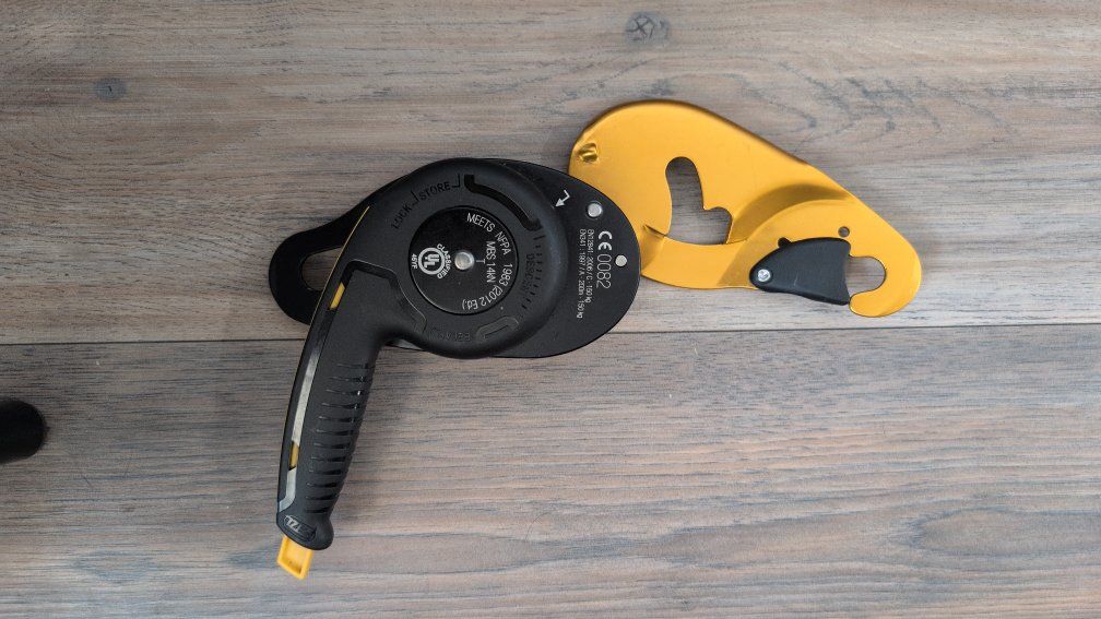 Petzl I'D Self-Braking Descender for Climbing and Rope Access