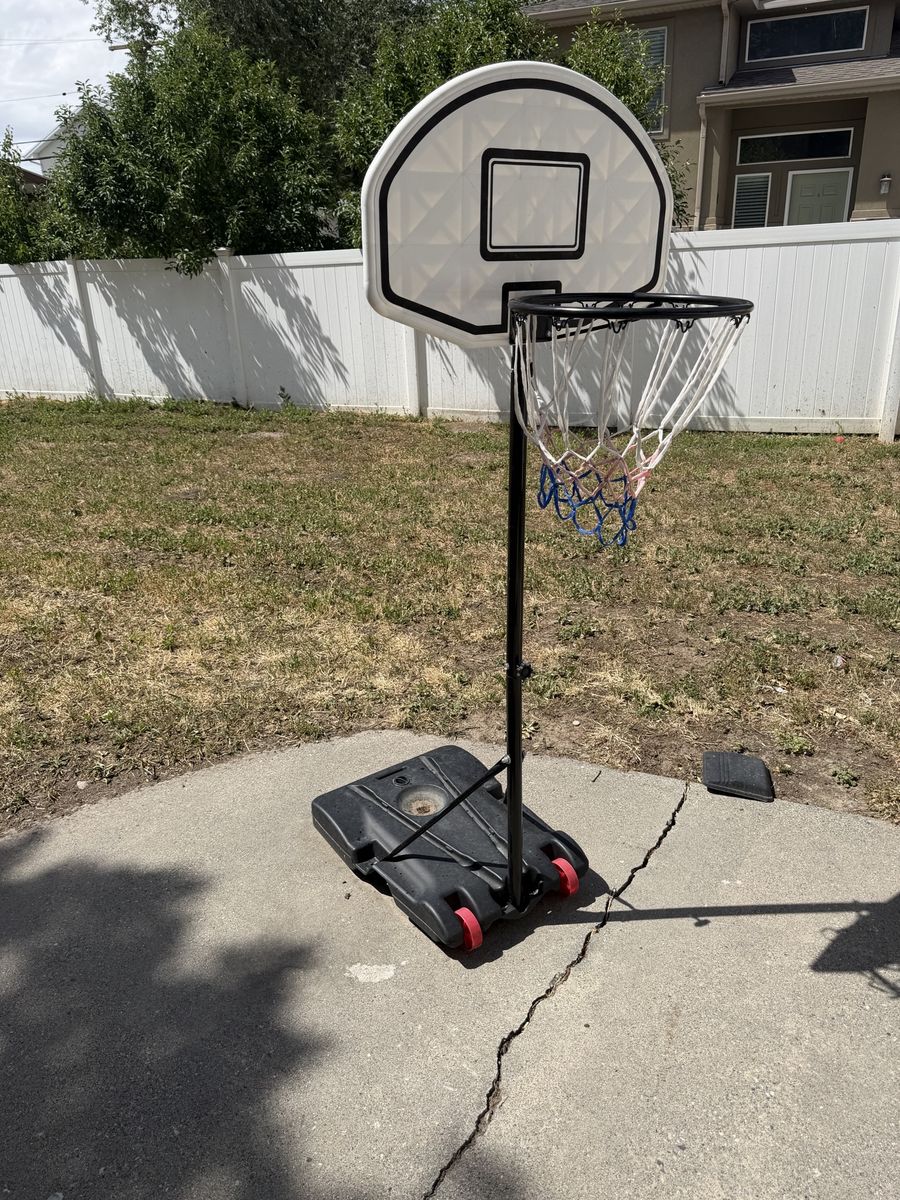 Portable Basketball Hoop with Base and Wheels - Adjustable Height for Outdoor Play