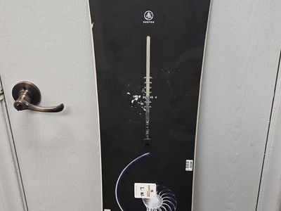 Burton Family Tree: Hometown Hero 152cm Snowboard - Lightly Used (2026)