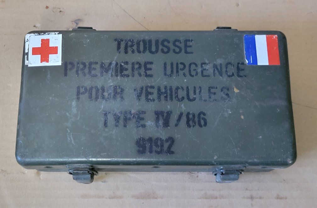 Vintage French Military First Aid Kit Box - 'Trousse Premiere Urgence Pour Vehicules' Type TV/86, 9192