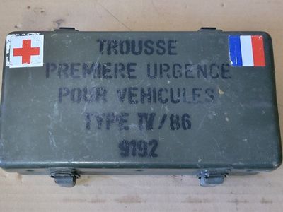 Vintage French Military First Aid Kit Box - 'Trousse Premiere Urgence Pour Vehicules' Type TV/86, 9192