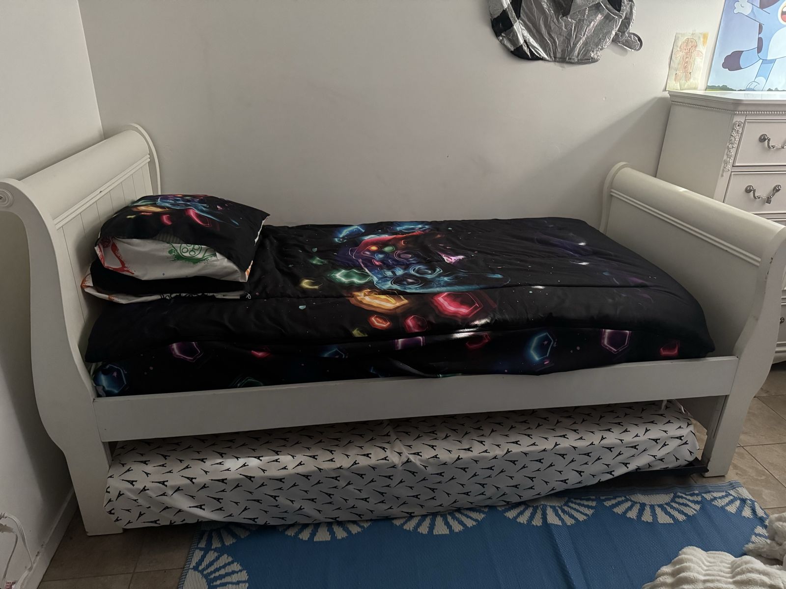 White Wooden Twin Sleigh Bed Frame with Pull-Out Trundle Bed