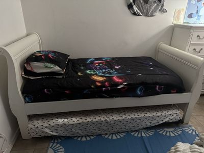 White Wooden Twin Sleigh Bed Frame with Pull-Out Trundle Bed