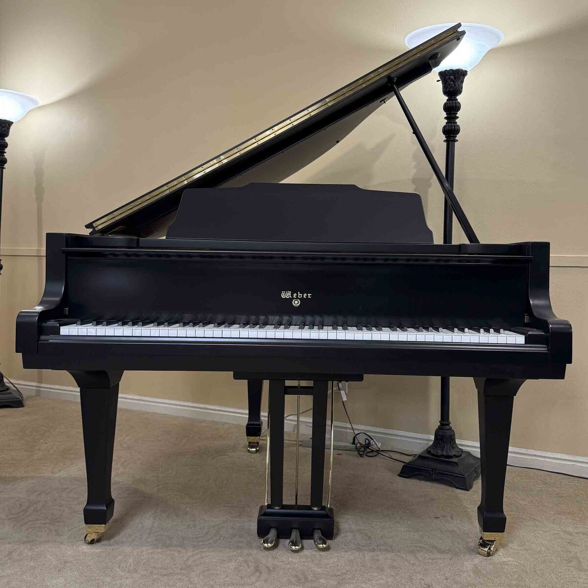 LIKE NEW GRAND PIANO