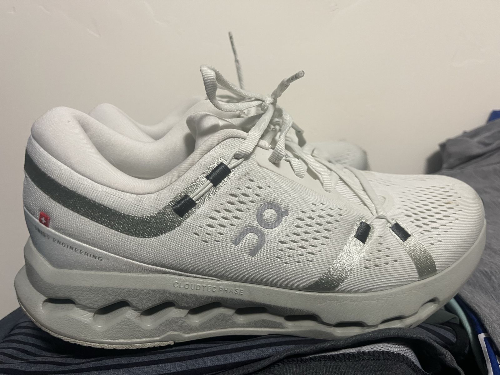 ON Cloudsurfer CloudTec Phase Men’s Running Shoes - White, Excellent Condition 8.5