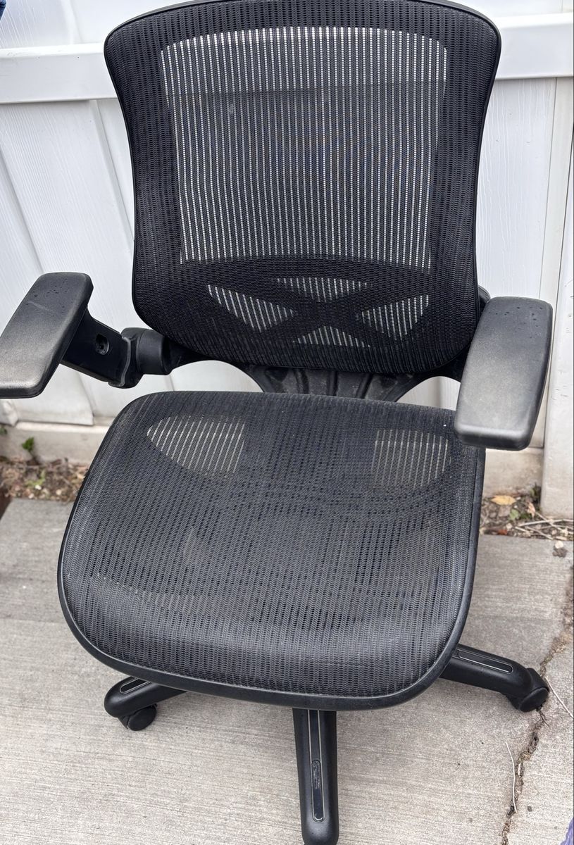 Nice office chair lumbar support in great condition.