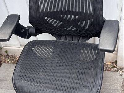 Nice office chair lumbar support in great condition.