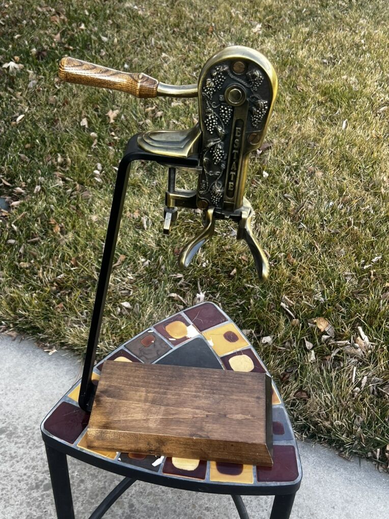 VintageEstate Freestanding Wine Bottle Cork Opener