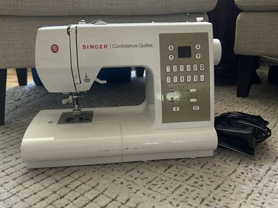 Singer confidence Quilter sewing machine