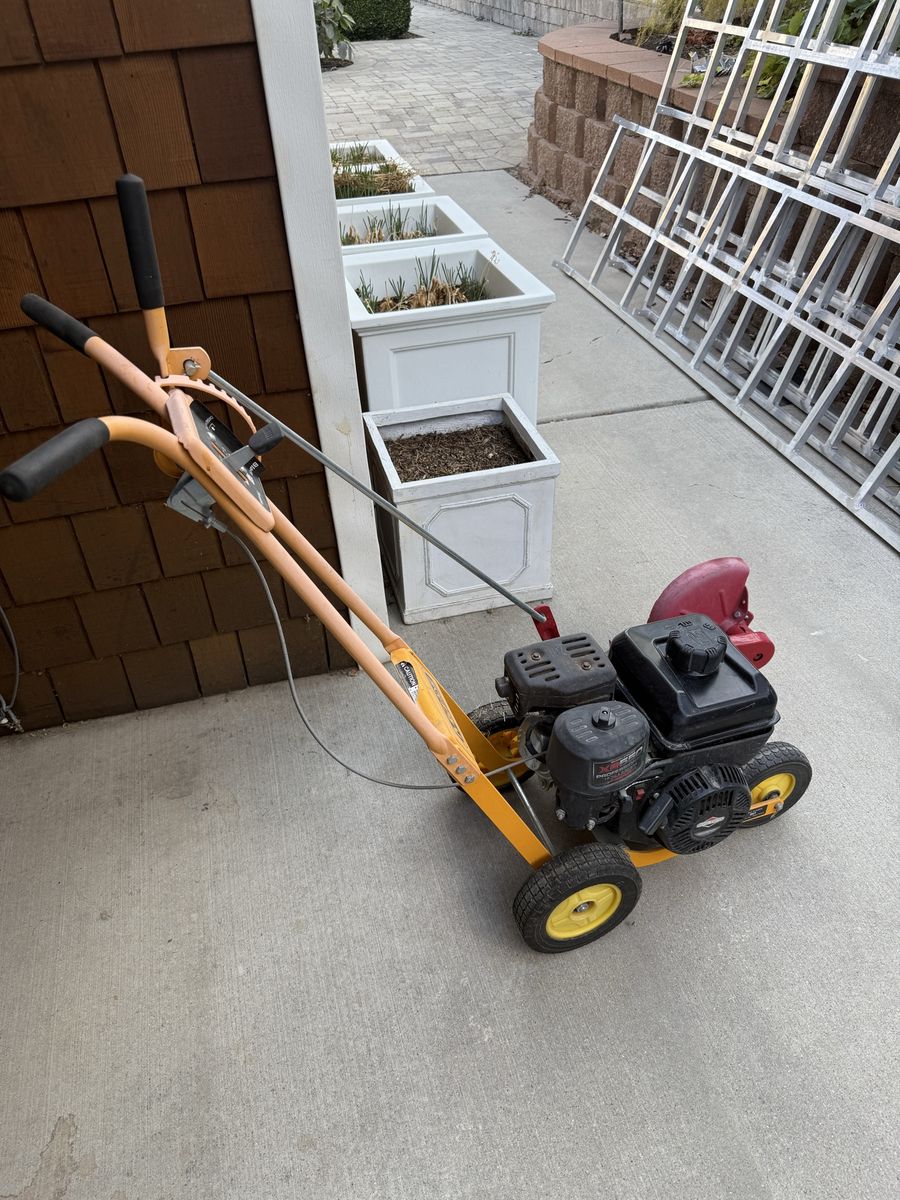 McLane XR550 Edger