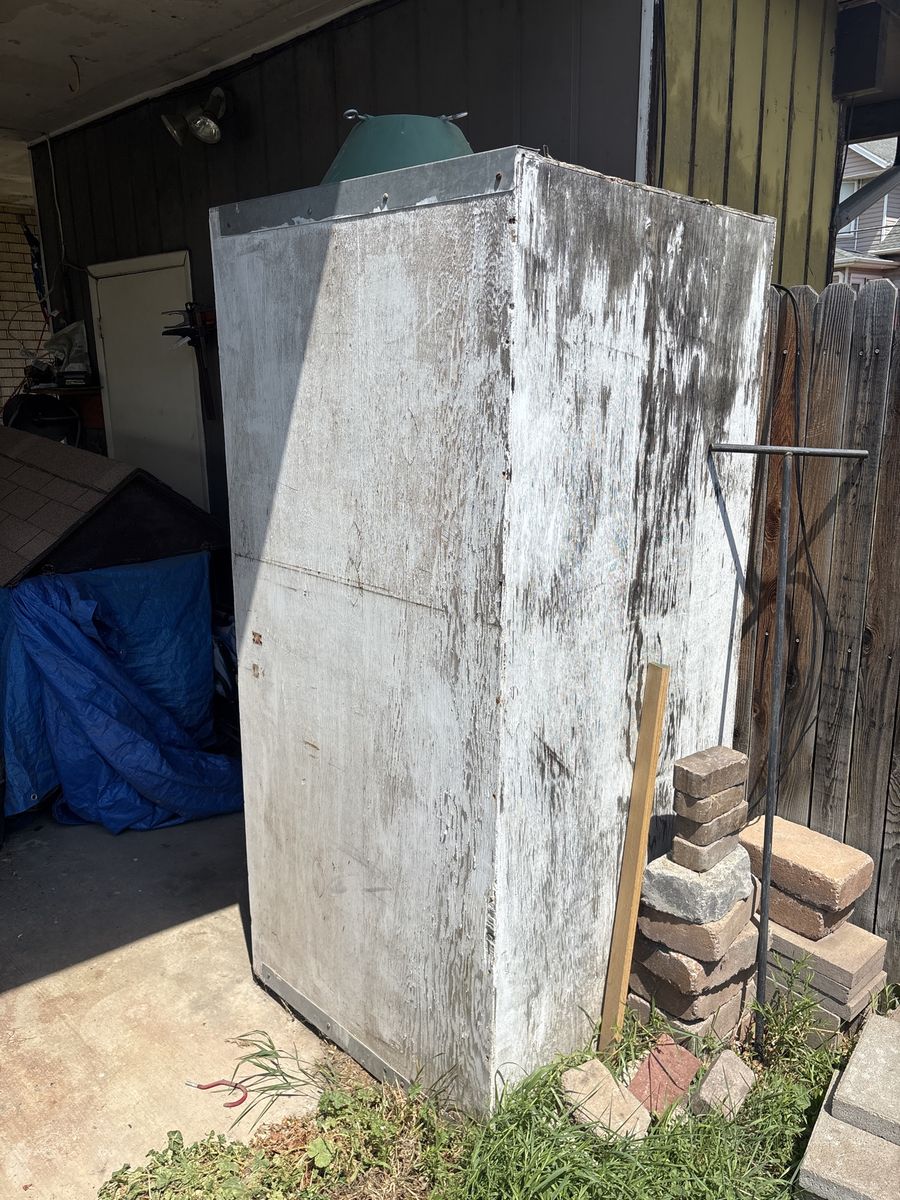 Large Weathered Wood & Metal Outdoor Storage Box / Cabinet - DIY Project