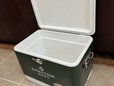 Coleman vintage 54 quart steel belted cooler like new condition.
