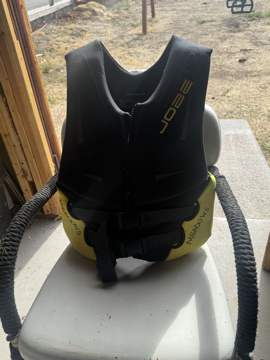 Jobe USCG Approved Life Vest PFD Adult Large 40"-44" Black Yellow