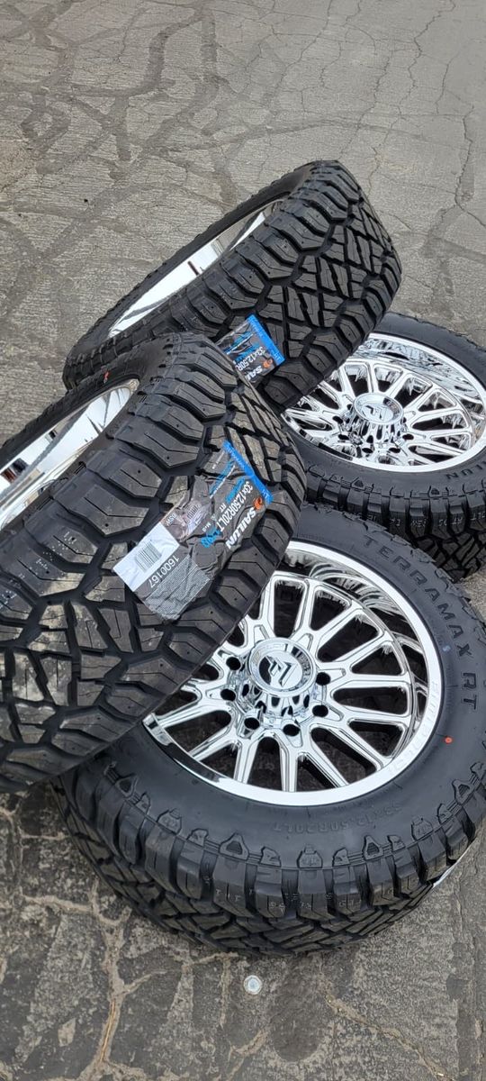 New FITTIPALDI chrome rims 20x10, 8x180 and new Sailun TerraMax tires 33/12.50/20.