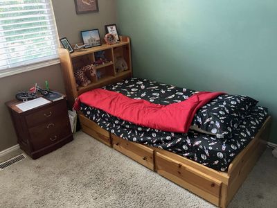 Twin Bed with 6 Drawers and Shelf Headstand