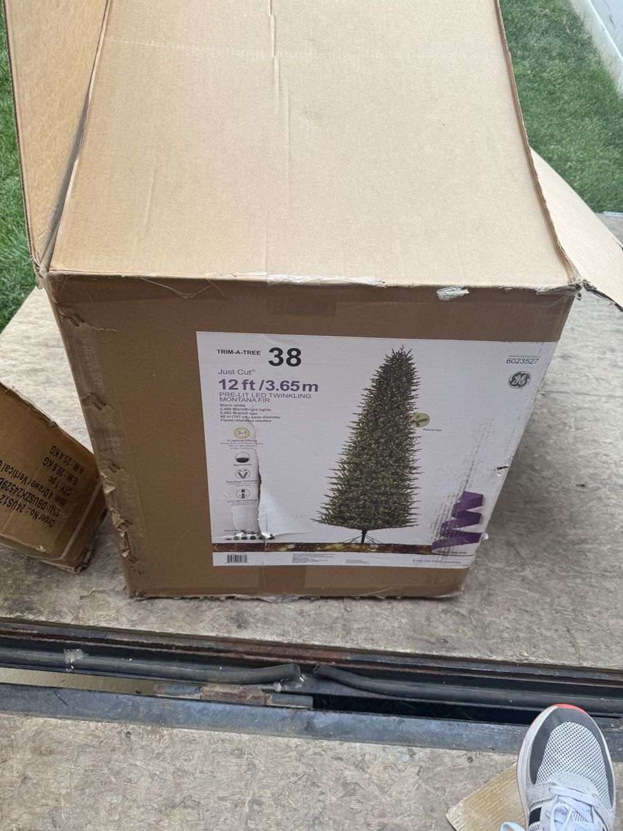 12’ GE Richmond Pre-lit LED Christmas tree