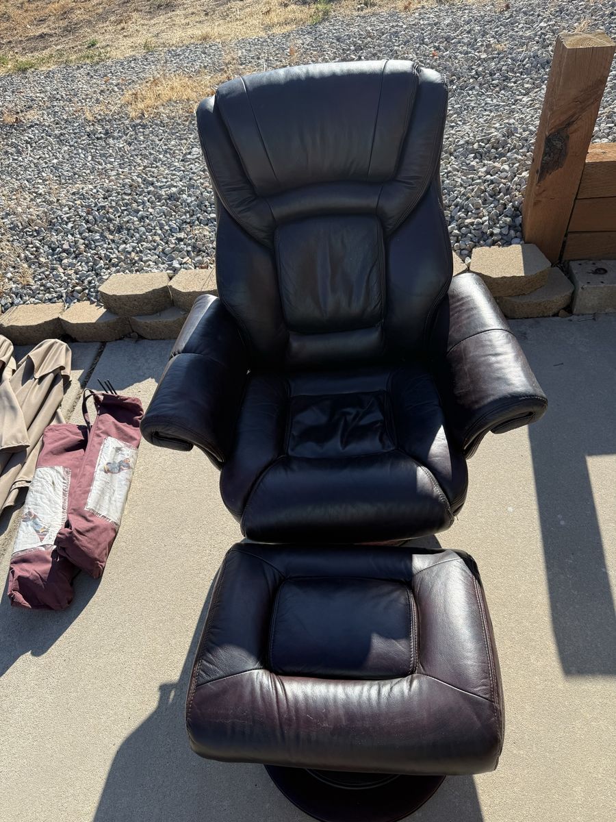 Swivel Recliner with Footstool