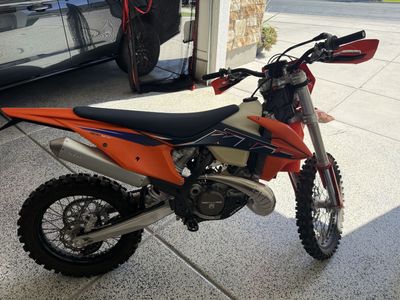 2022 KTM XCW 300