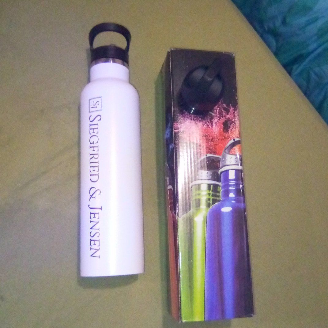 Stainless steel bottle