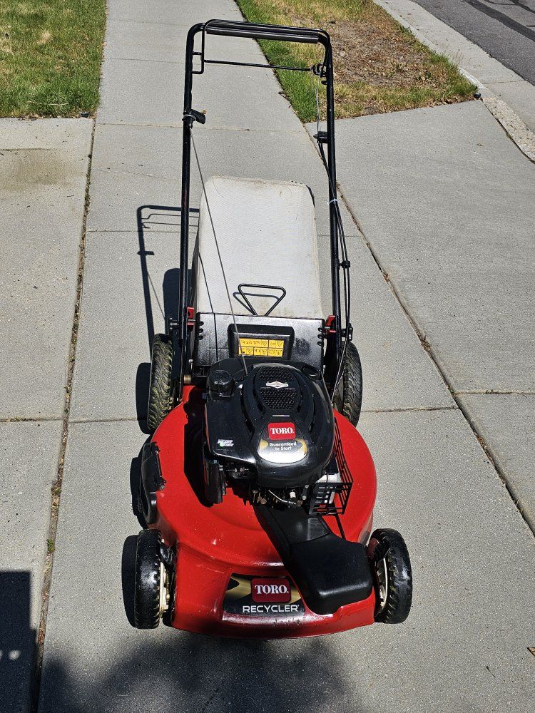 Toro Recycler 22-inch self-propelled gas lawn mower equipped with a Briggs & Stratton engine.