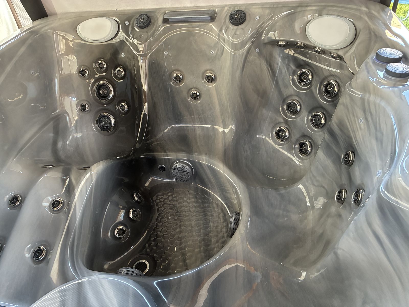 Main image 6