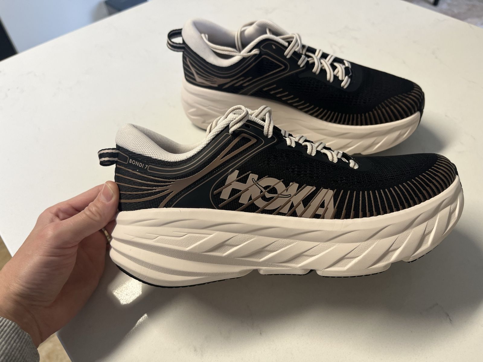 Hoka Bondi 7 Women's Black/Gold Running Shoes - US Size 7.5 - Max Cushion
