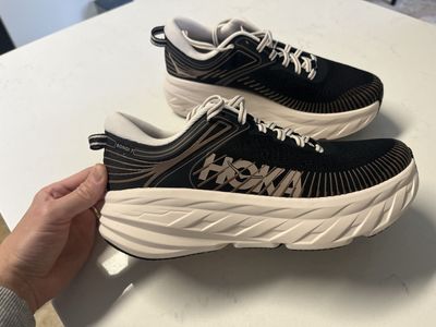 Hoka Bondi 7 Women's Black/Gold Running Shoes - US Size 7.5 - Max Cushion