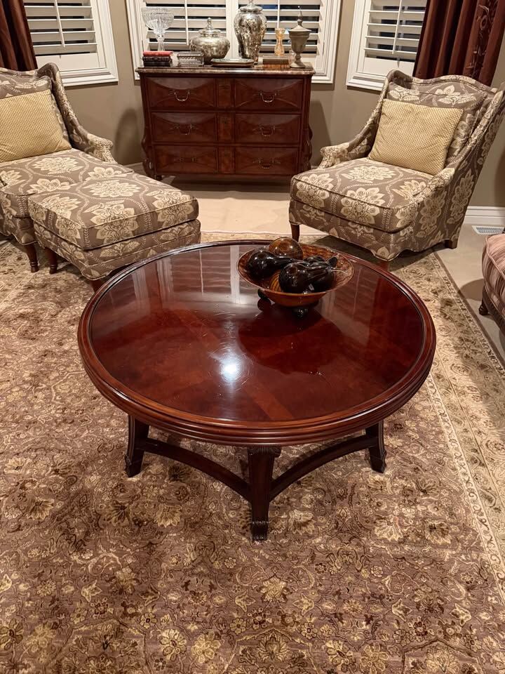 Solid Wood Round Coffee Table – High-End Traditional Style