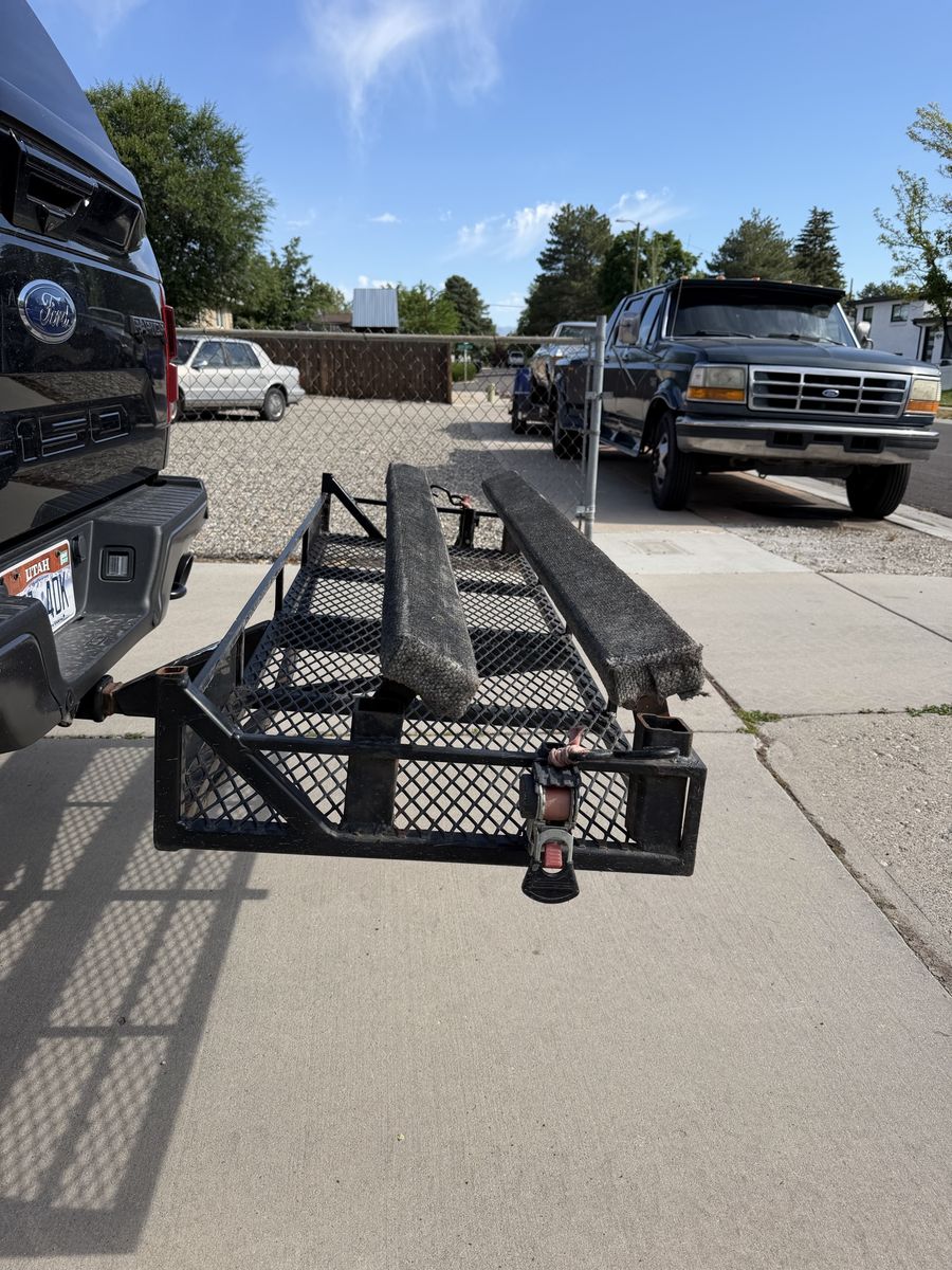 Standup jet ski tow hitch rack