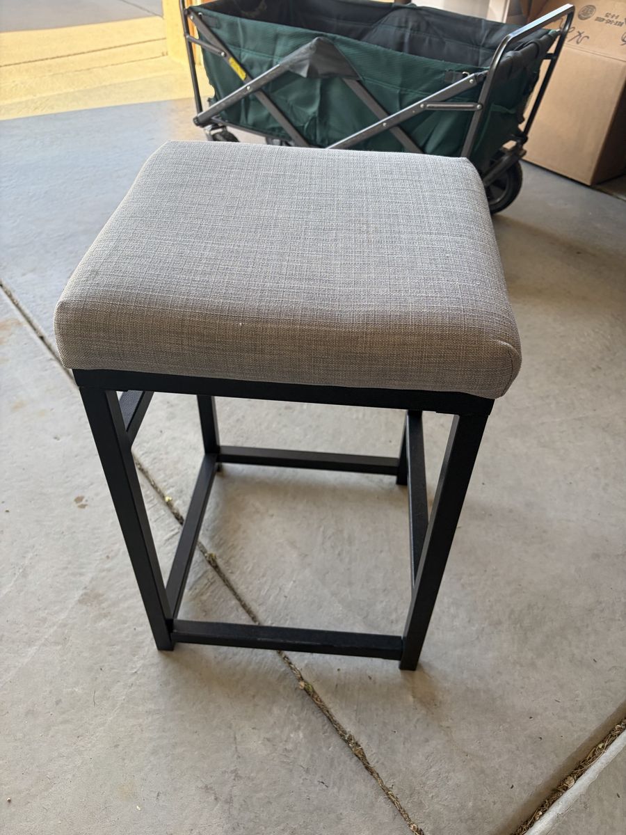 Modern Grey Upholstered Counter Height Stools Set of 4  - Black Metal Frame