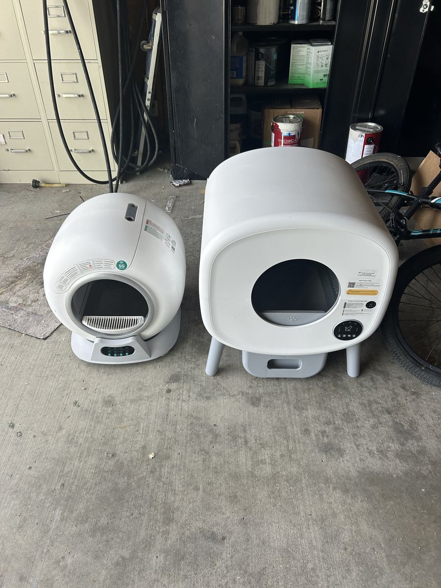 Self cleaning litter box