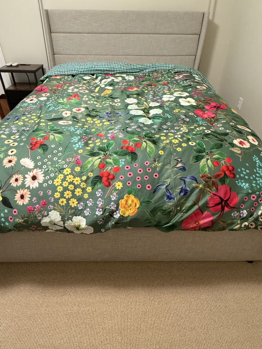 Queen Size Storage/Modern Upholstered Bed Frame