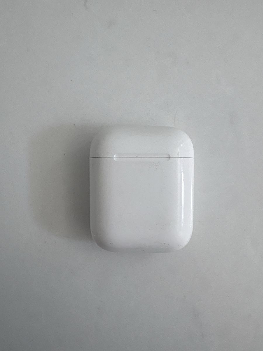 Apple AirPods 2nd Gen A2031 True Wireless In-Ear Headphones with Charging Case - White