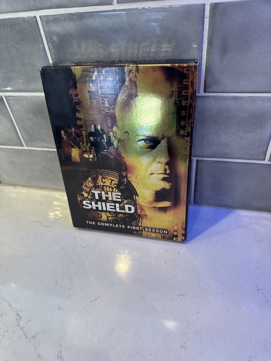 The Shield: The Complete First Season (DVD Box Set)