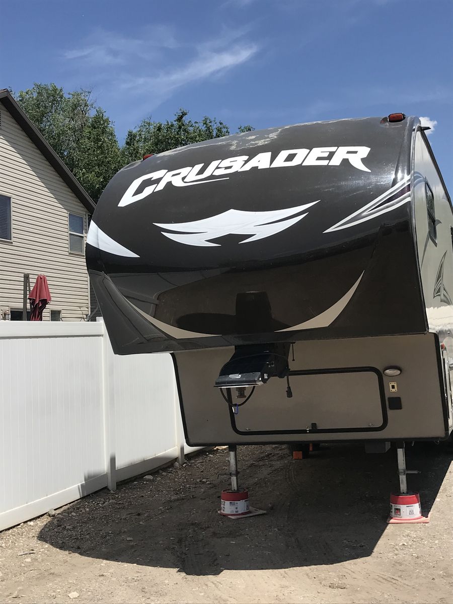 2015  28ft.  5th Wheel Crusader by Forest River