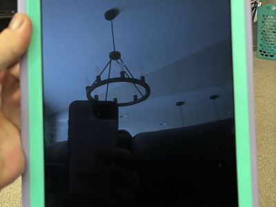Apple iPad Air 2 (64GB) – Wi-Fi – Great Condition with Defender Case