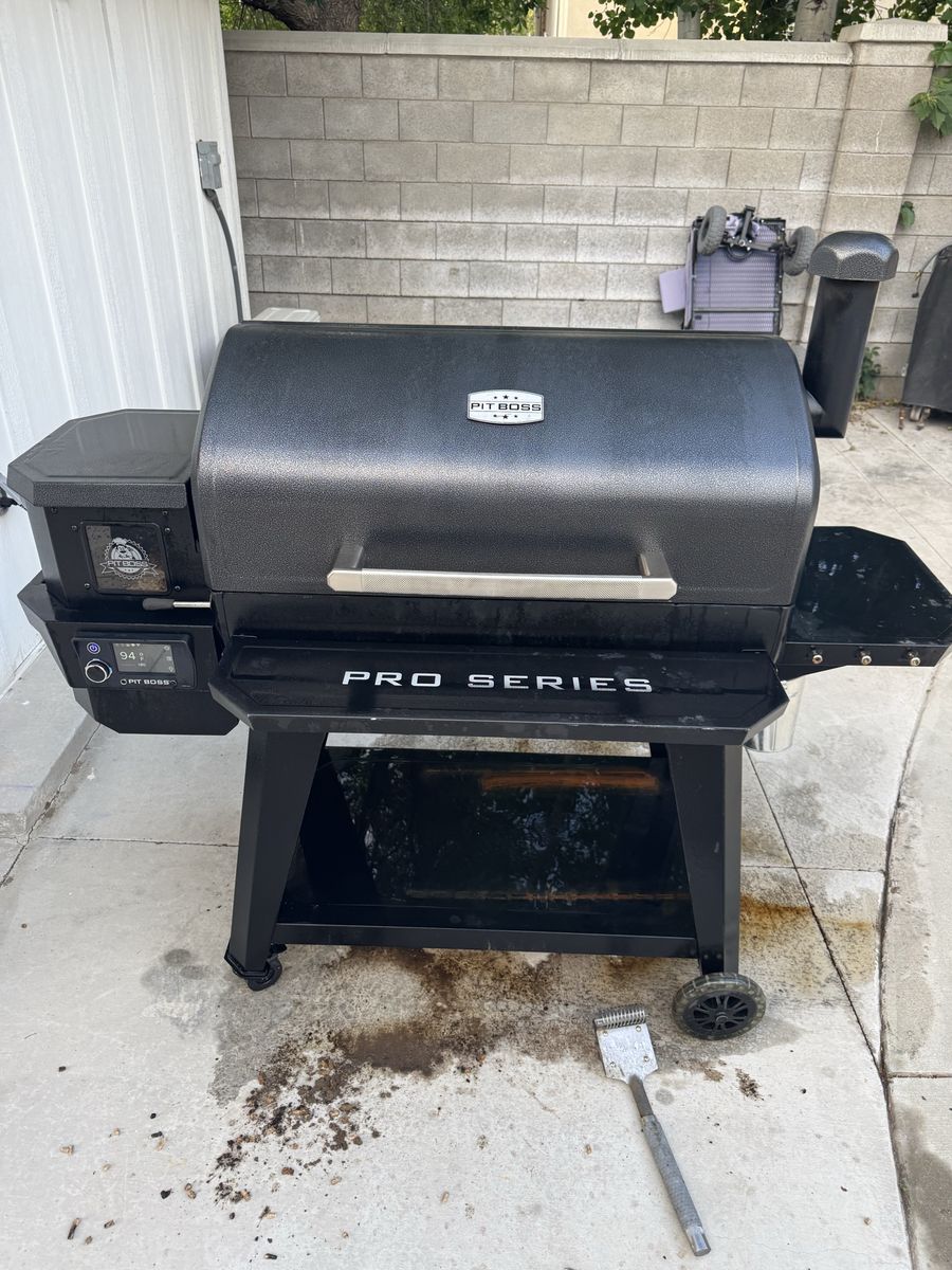 Pit Boss Pro Series 1600 Wood Pellet Grill Smoker with Cover - Used, Great Condition