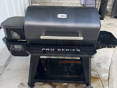 Pit Boss Pro Series 1600 Wood Pellet Grill Smoker with Cover - Used, Great Condition