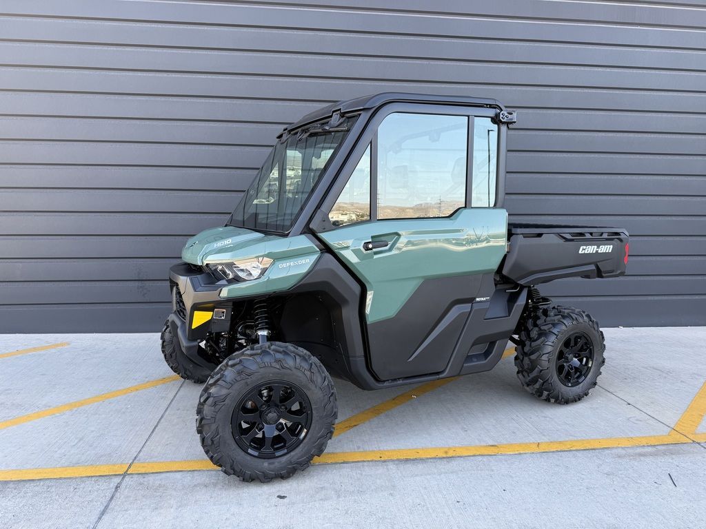 2026 Can-Am® Defender DPS CAB HD10