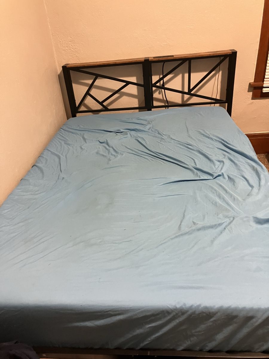 Bed Frame/Mattress