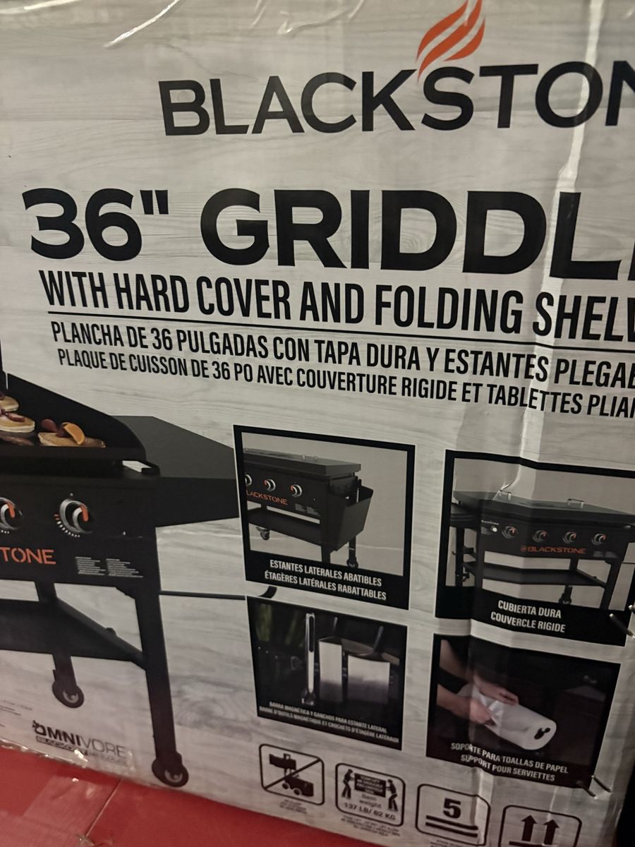 Blackstone 36 Inch Griddle with Hard Cover and Folding Shelves