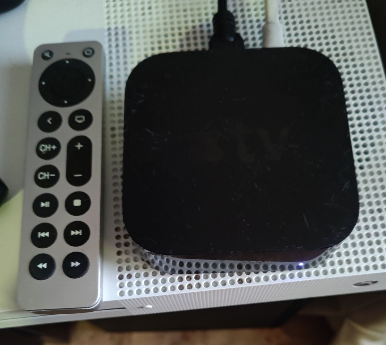 Apple TV HD 32gb streaming device w remote