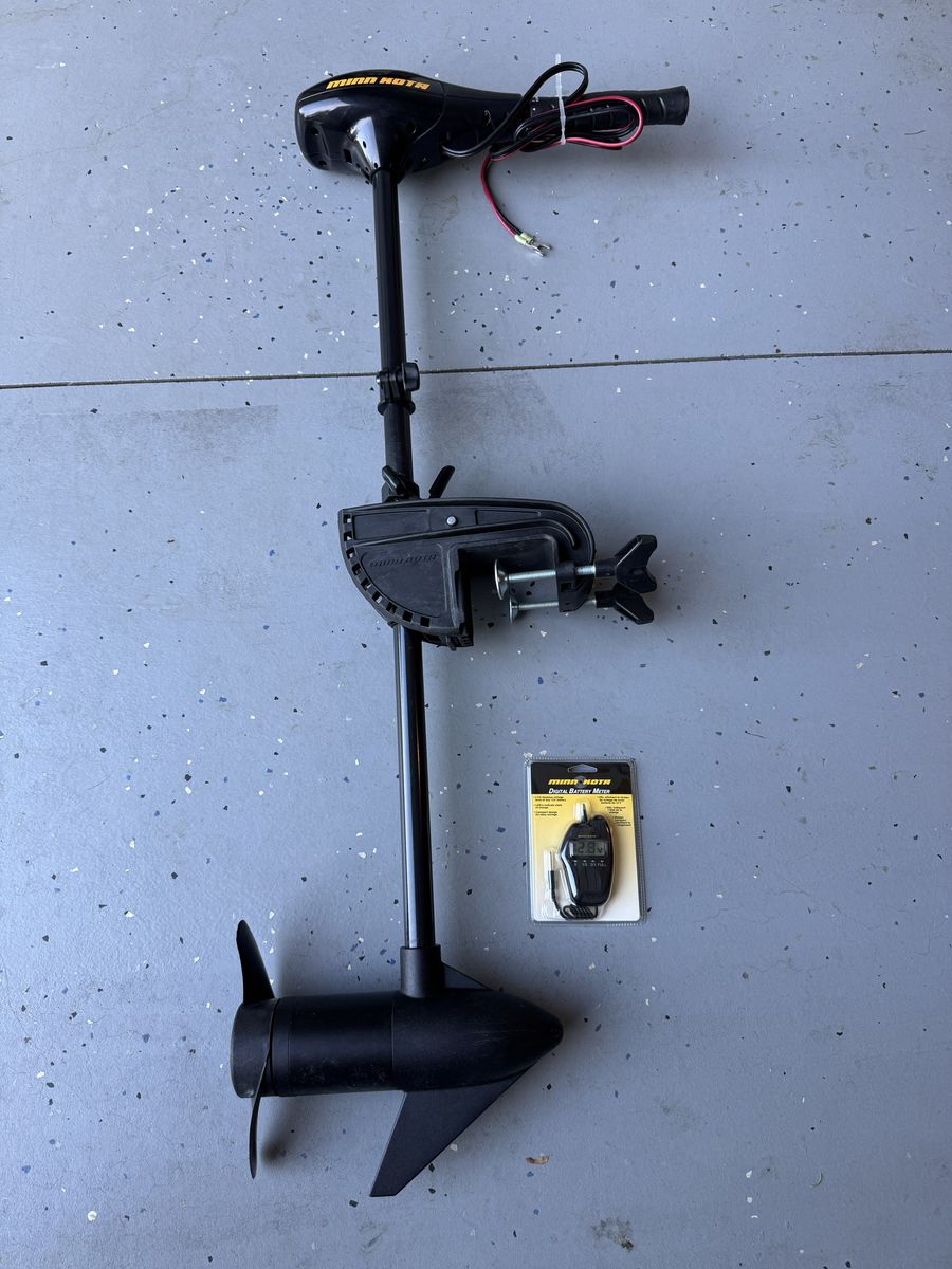 Minn Kota Endura C2 34 Freshwater Transom-Mount Trolling Motor with Digital Battery Meter