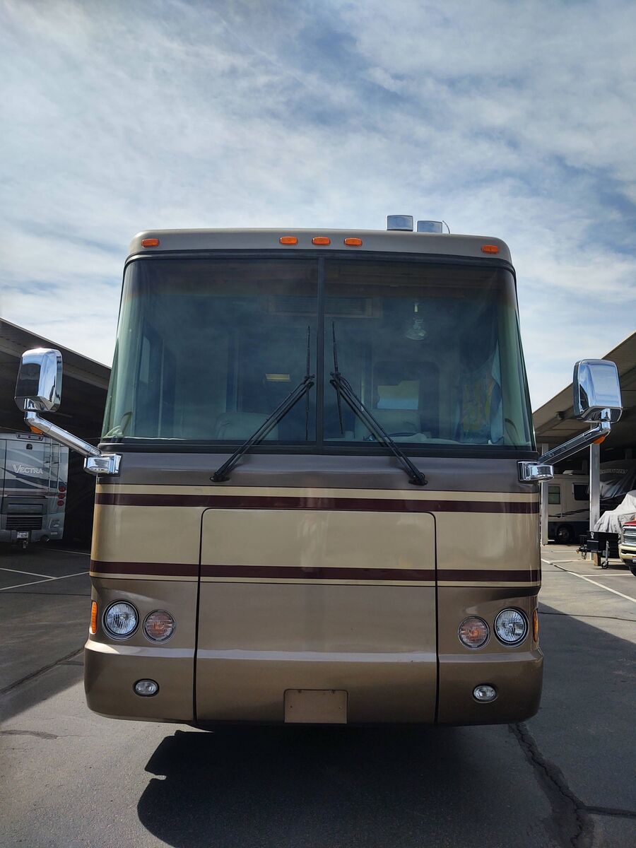 2005 Safari Cheetah 38 Foot PDQ diesel pusher w/four slides - 350HP CAT engine