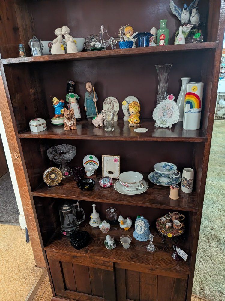 Vintage Various General Collectibles, Home Decor, Electronics - Diverse Items